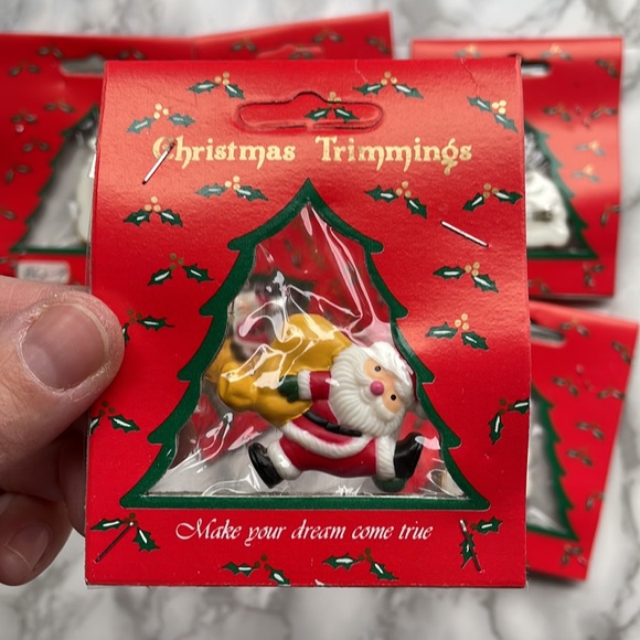 Vintage Santa Pin / Brooch lot in Packages LOT OF 6 PC. - Picture 6 of 6